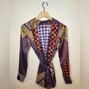 This is a beautiful attractive top from House of Harlow.